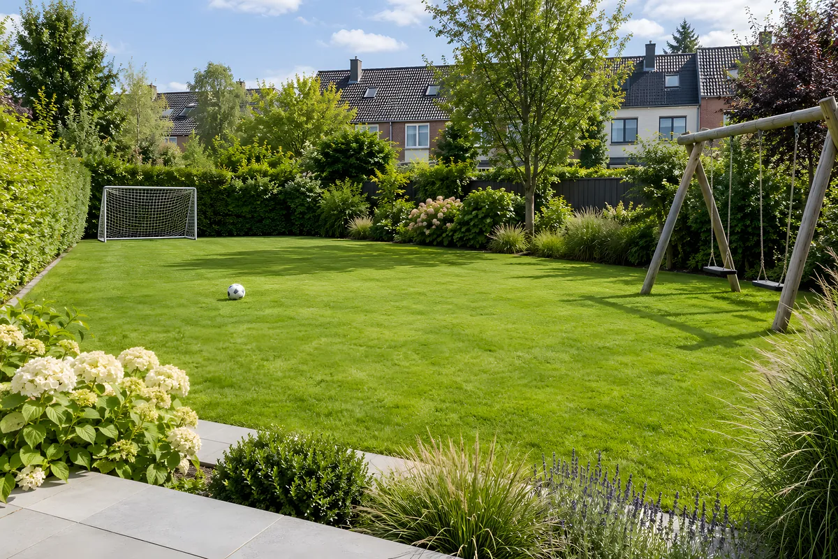 Garten mit Spiel & Freizeitrasen